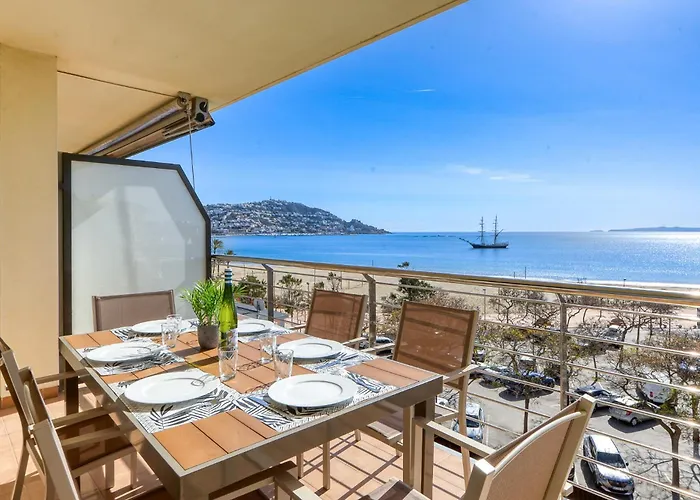 MILENI 1 ATICO -Apartamento de alto standing en 1ª linea de playa en Roses
